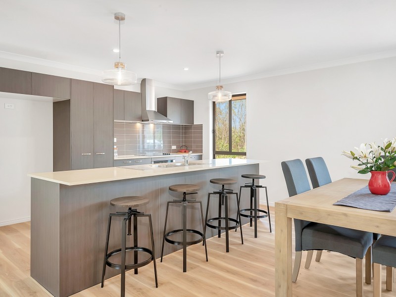 11 Royal Drive, Mount Hallen QLD 4312