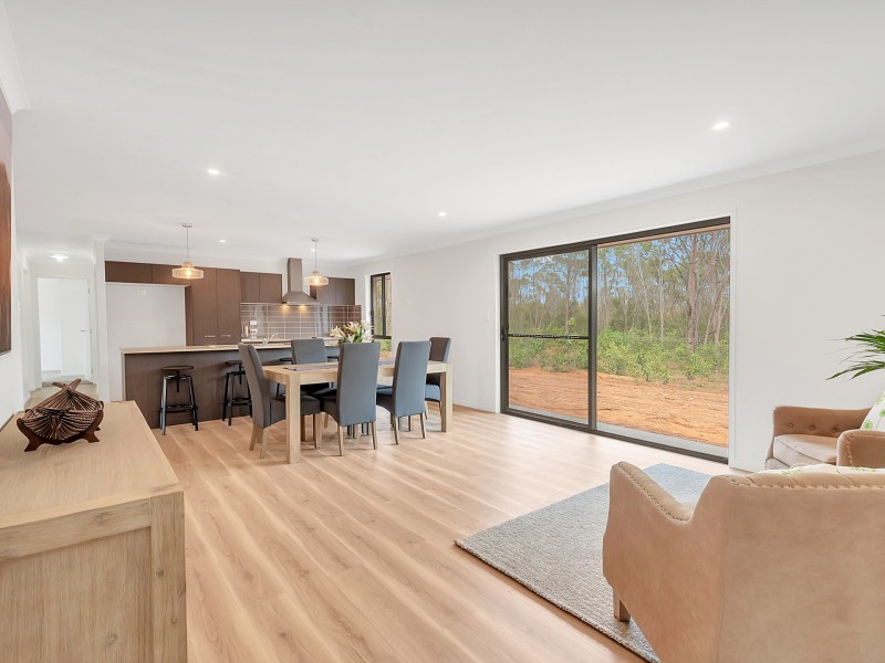 11 Royal Drive, Mount Hallen QLD 4312