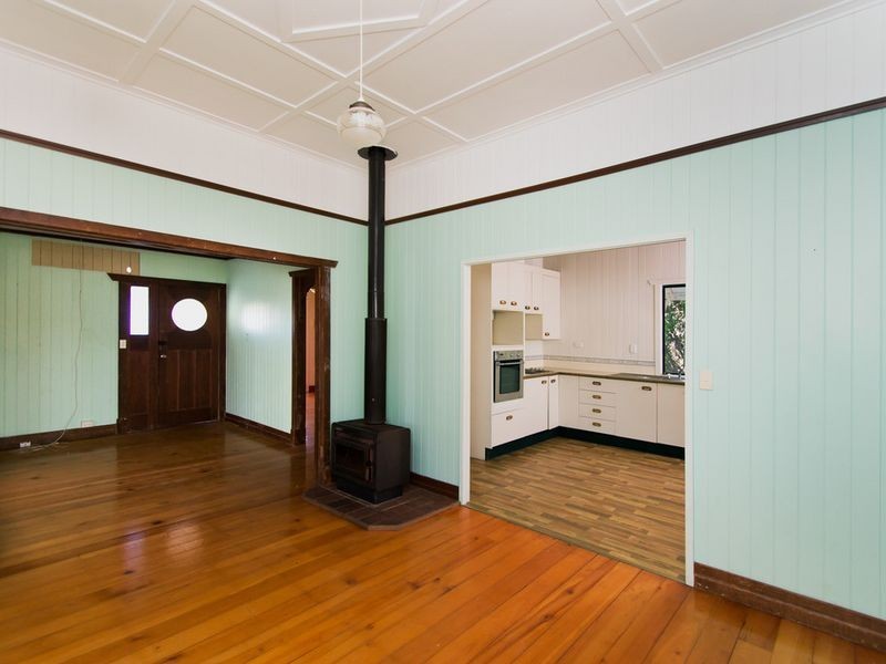 35 Down Street, Esk QLD 4312