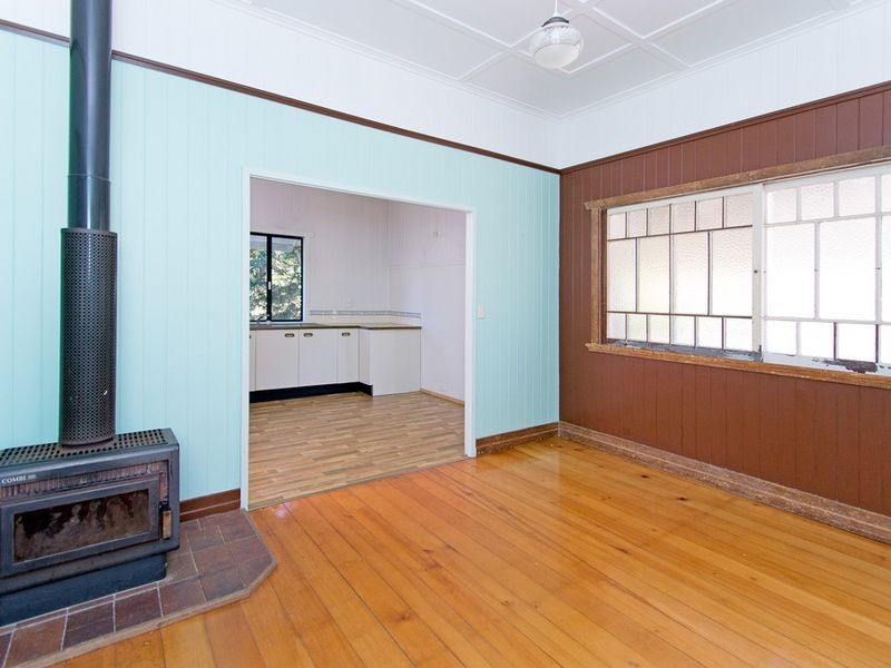 35 Down Street, Esk QLD 4312