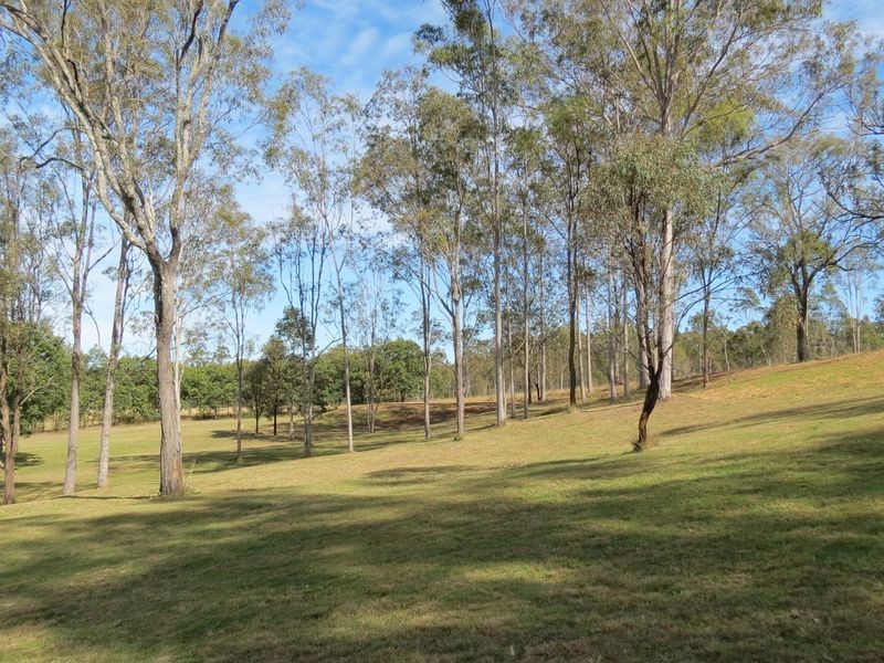 137 Outlook Drive, Esk QLD 4312