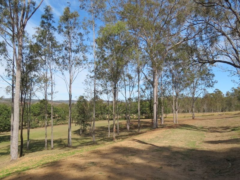 137 Outlook Drive, Esk QLD 4312
