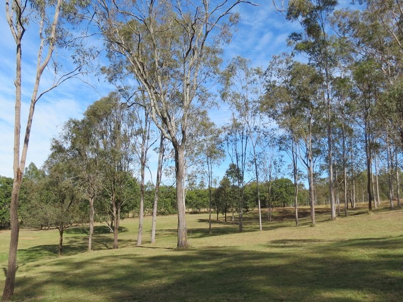 137 Outlook Drive, Esk QLD 4312