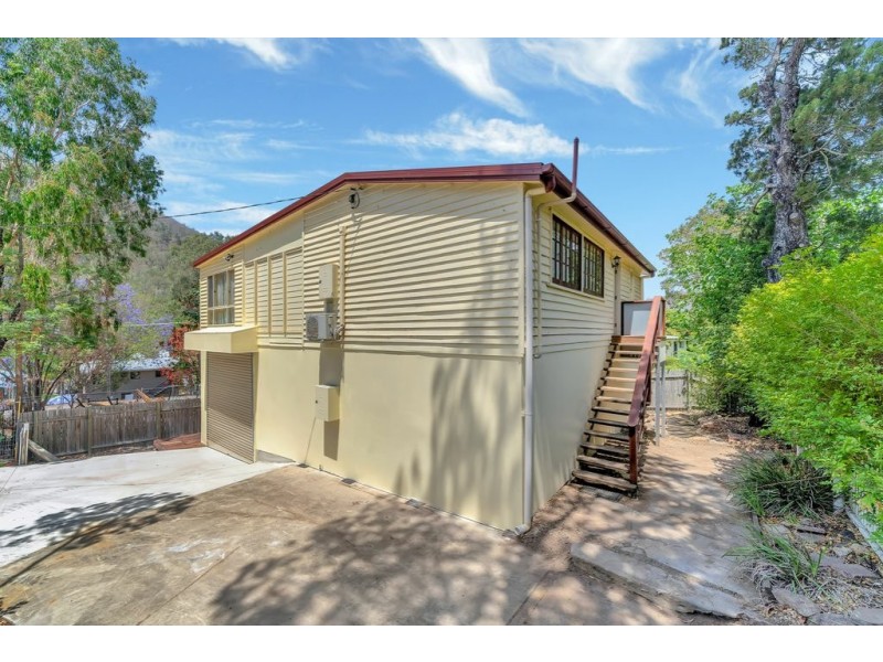 9 Edward Street, Somerset Dam QLD 4312