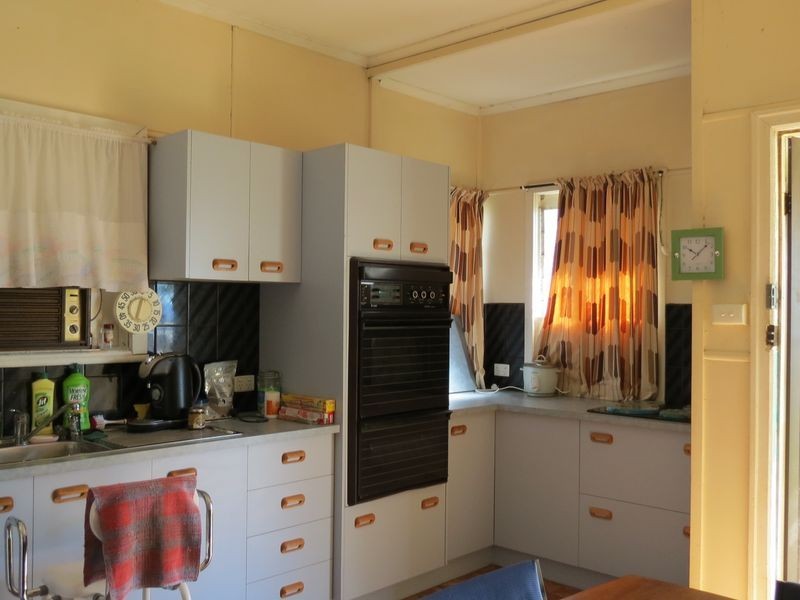 37 Pryce Street, Toogoolawah QLD 4313