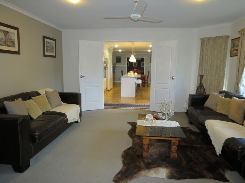93 Windsor Drive, Mount Hallen QLD 4312
