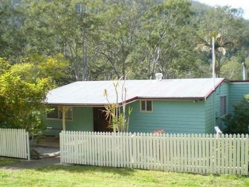 15 Gipps Street, Somerset Dam QLD 4312