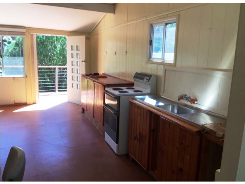 4 Jubilee Street, Somerset Dam QLD 4312