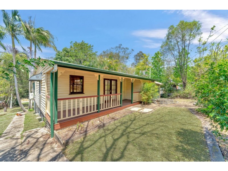 5 Gipps Street, Somerset Dam QLD 4312