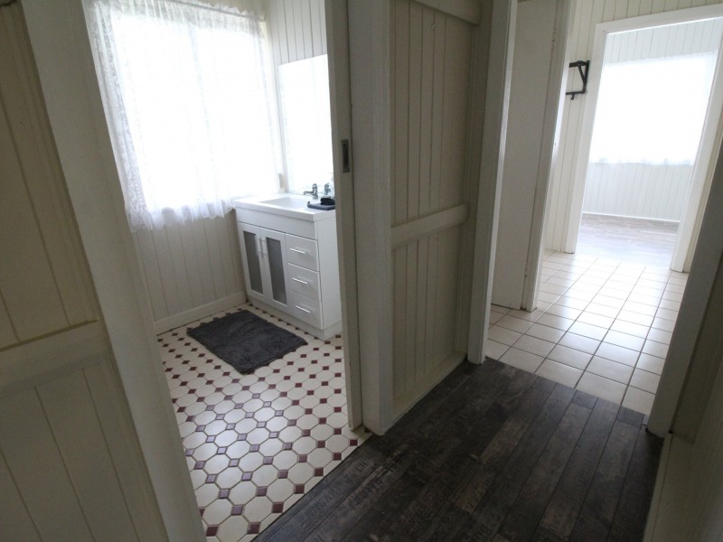 70 Dingyarra Street, Toogoolawah QLD 4313