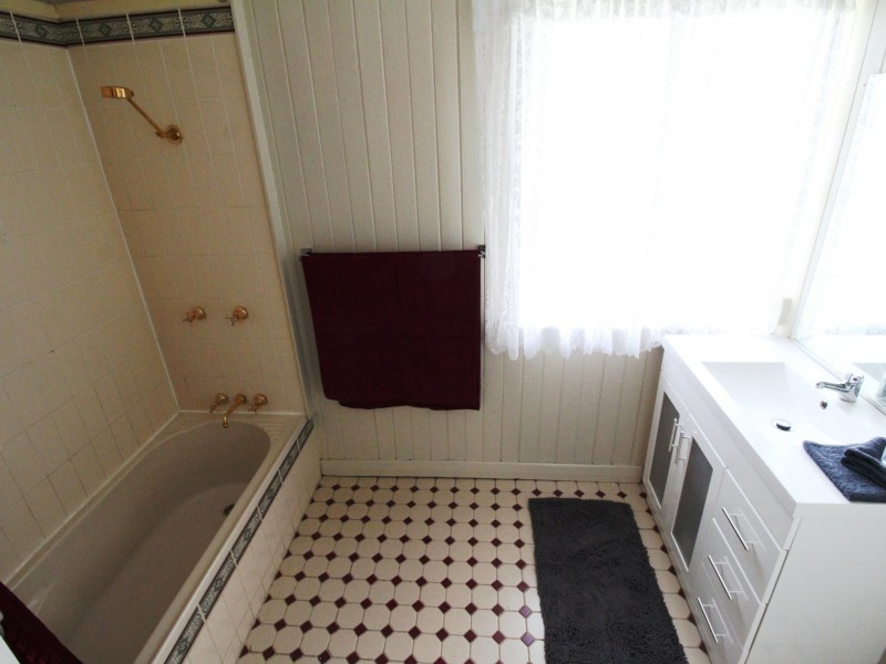 70 Dingyarra Street, Toogoolawah QLD 4313