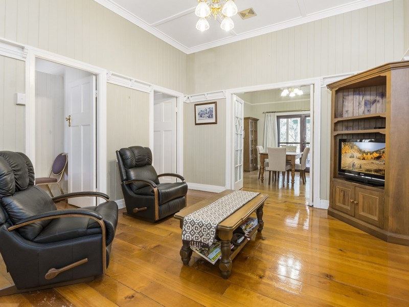 106 Pine Crescent, Esk QLD 4312