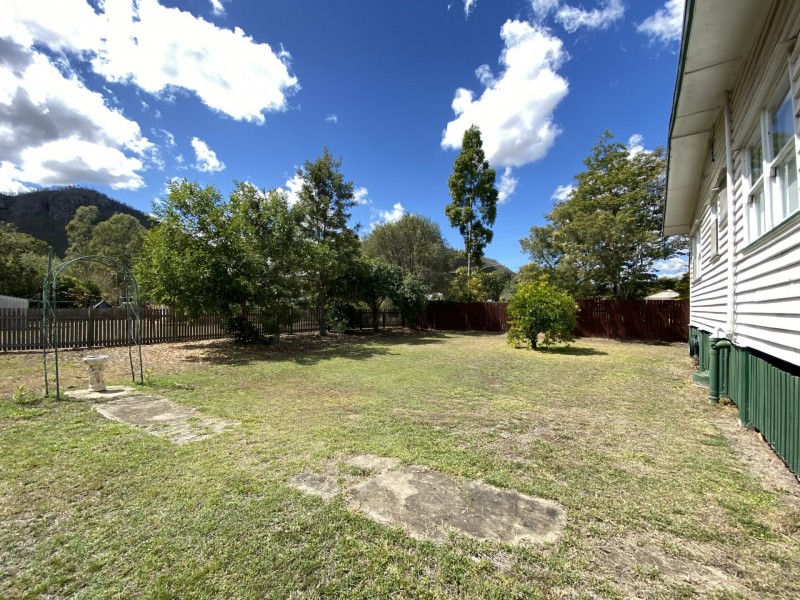 31 Adelaide Street, Esk QLD 4312