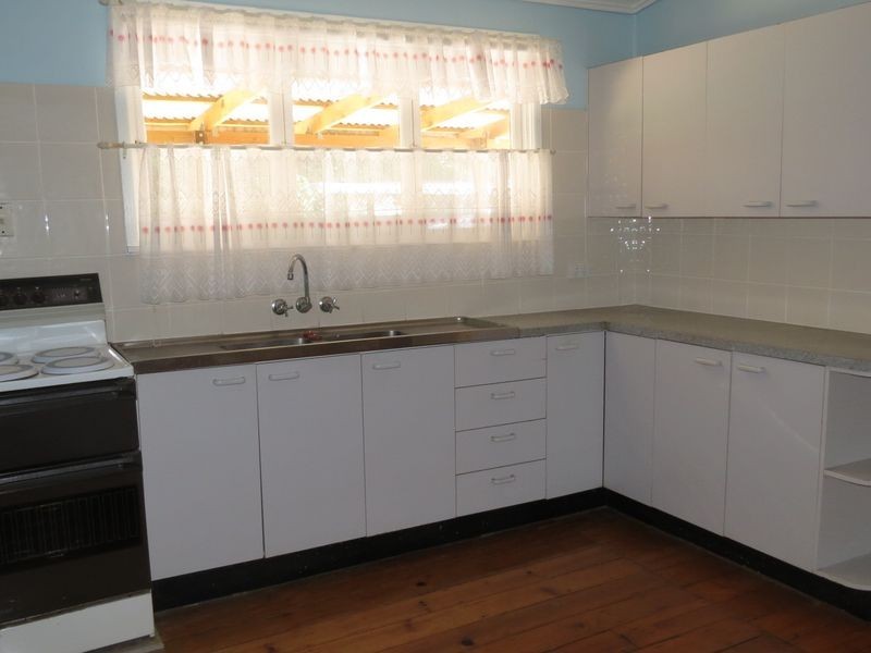 27 Mack Street, Esk QLD 4312