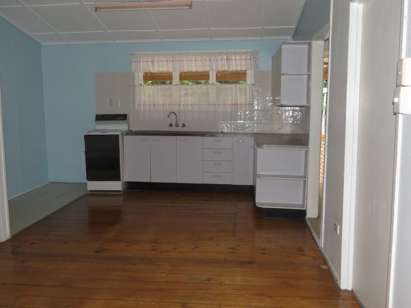 27 Mack Street, Esk QLD 4312