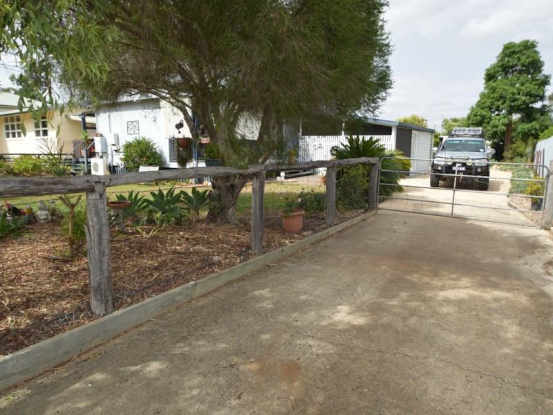 24 Russell Street, Esk QLD 4312
