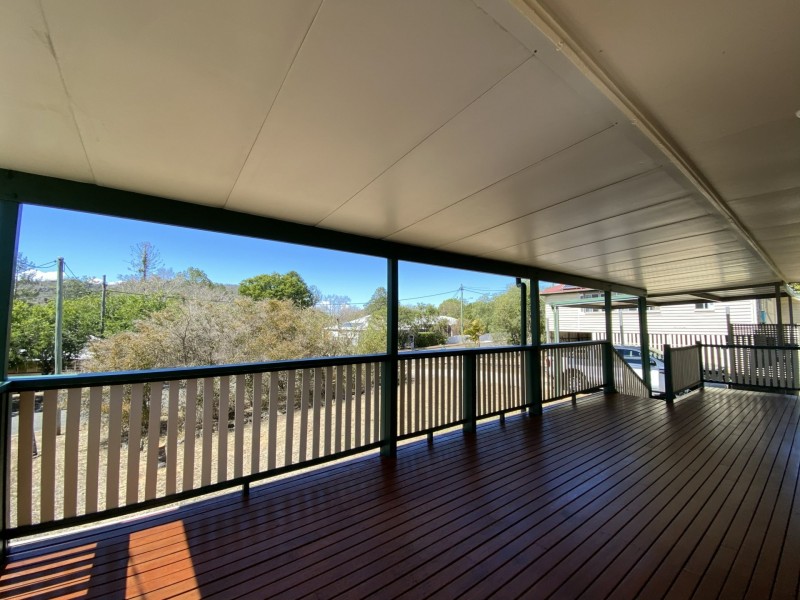 17 Down Street, Esk QLD 4312
