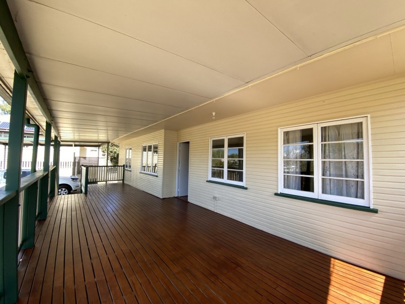 17 Down Street, Esk QLD 4312