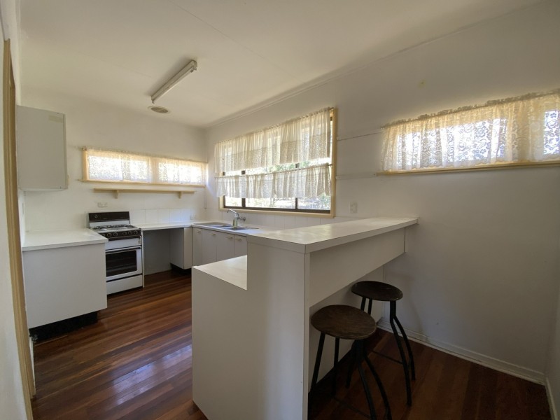 17 Down Street, Esk QLD 4312