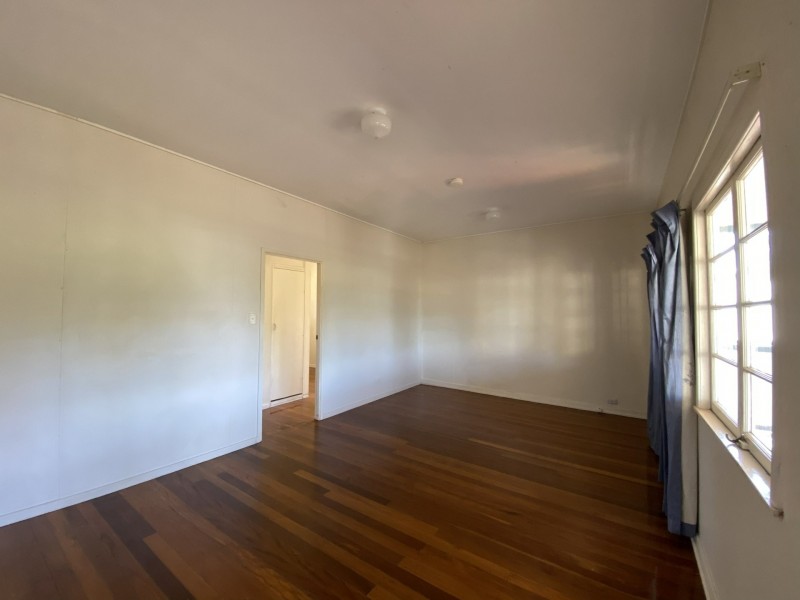 17 Down Street, Esk QLD 4312