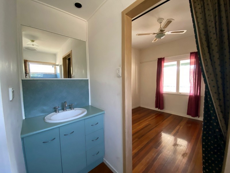 17 Down Street, Esk QLD 4312