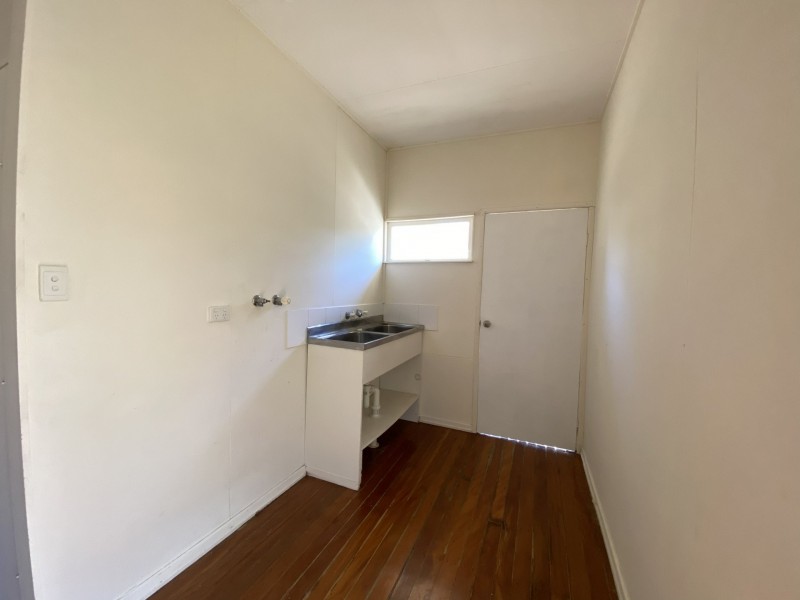 17 Down Street, Esk QLD 4312