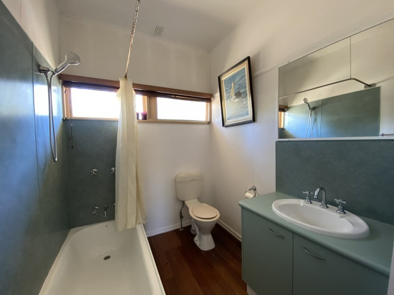 17 Down Street, Esk QLD 4312