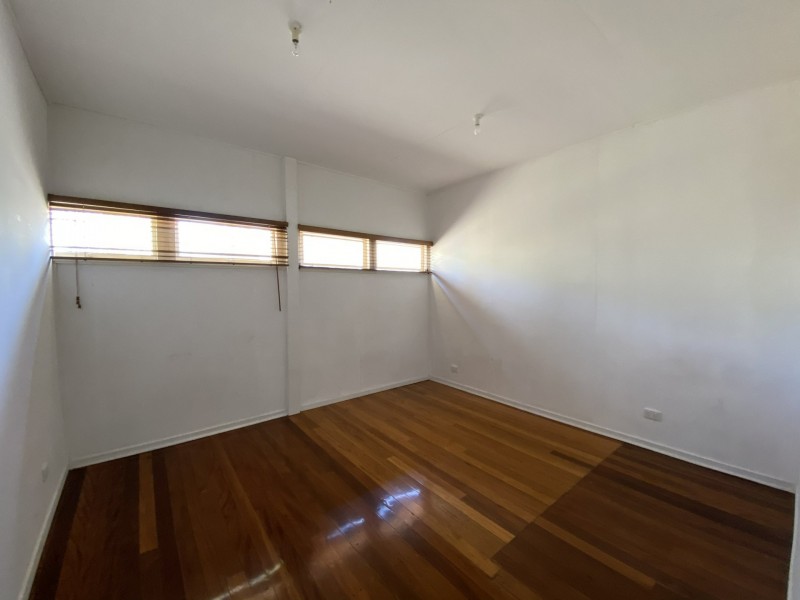 17 Down Street, Esk QLD 4312