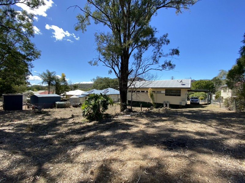 17 Down Street, Esk QLD 4312