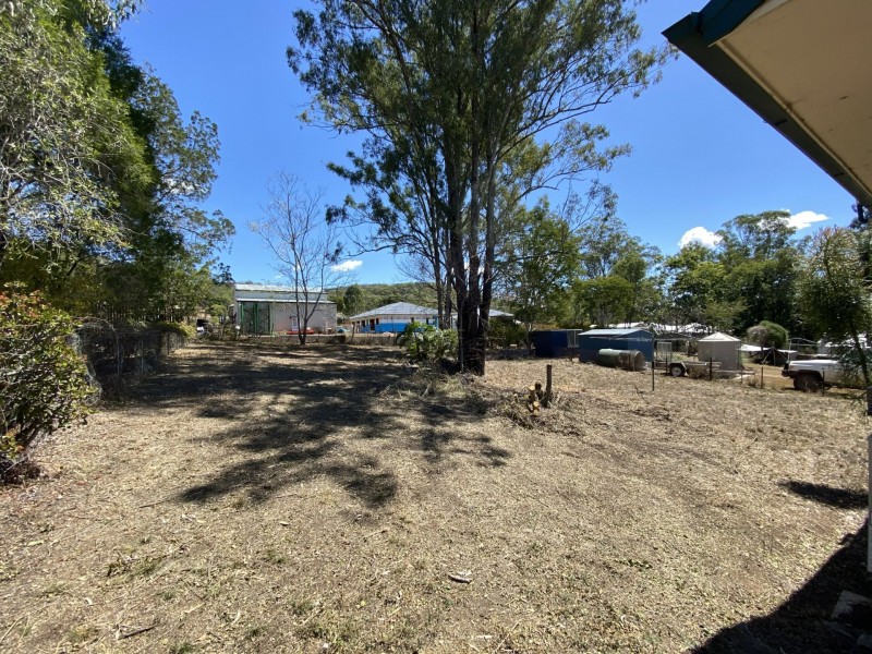17 Down Street, Esk QLD 4312