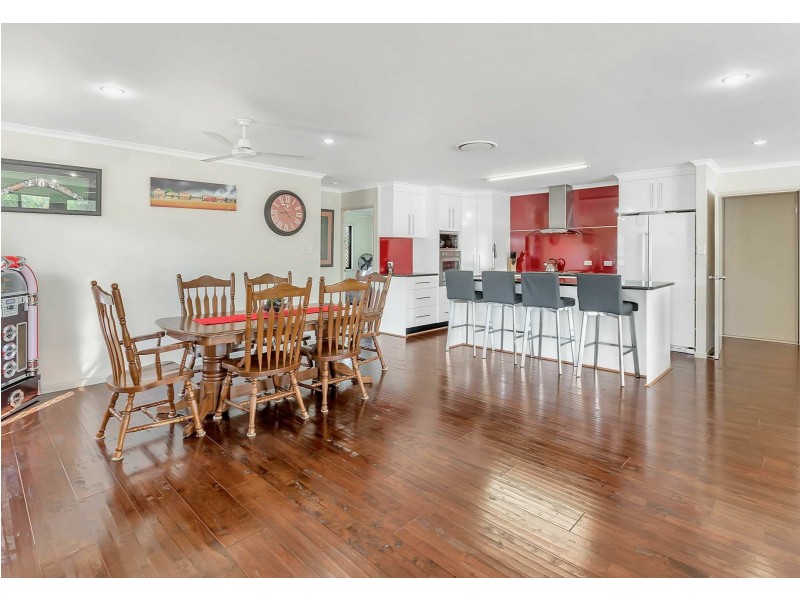 41 Essex Court, Mount Hallen QLD 4312