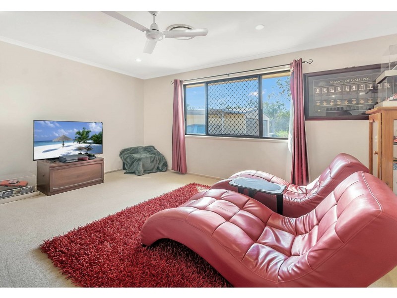 41 Essex Court, Mount Hallen QLD 4312