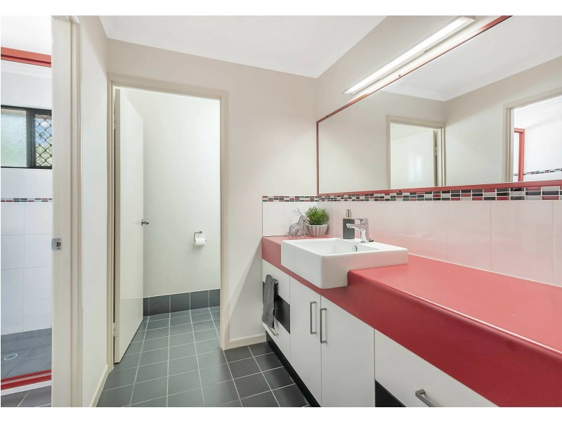 41 Essex Court, Mount Hallen QLD 4312