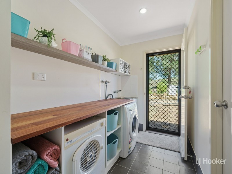 41 Essex Court, Mount Hallen QLD 4312