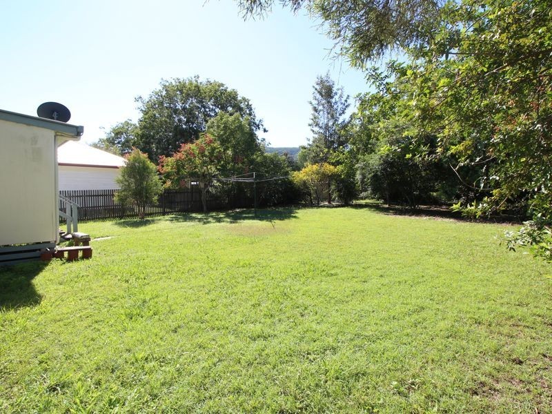 14 Short Street, Esk QLD 4312