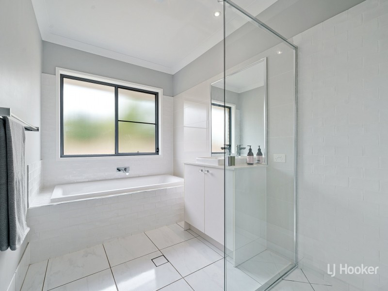 37 Banksia Road, Gatton QLD 4343