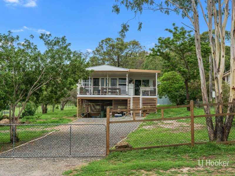 42 Barbour Street, Esk QLD 4312