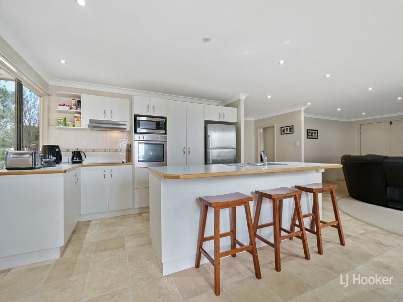 27 Down Street, Esk QLD 4312