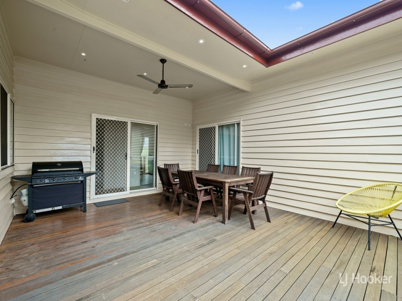 27 Down Street, Esk QLD 4312