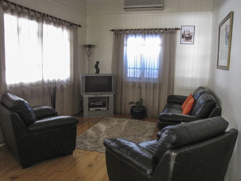 16 Creek Street, Esk QLD 4312