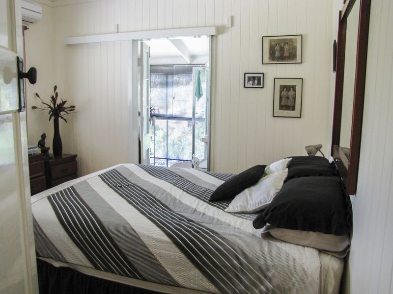 16 Creek Street, Esk QLD 4312