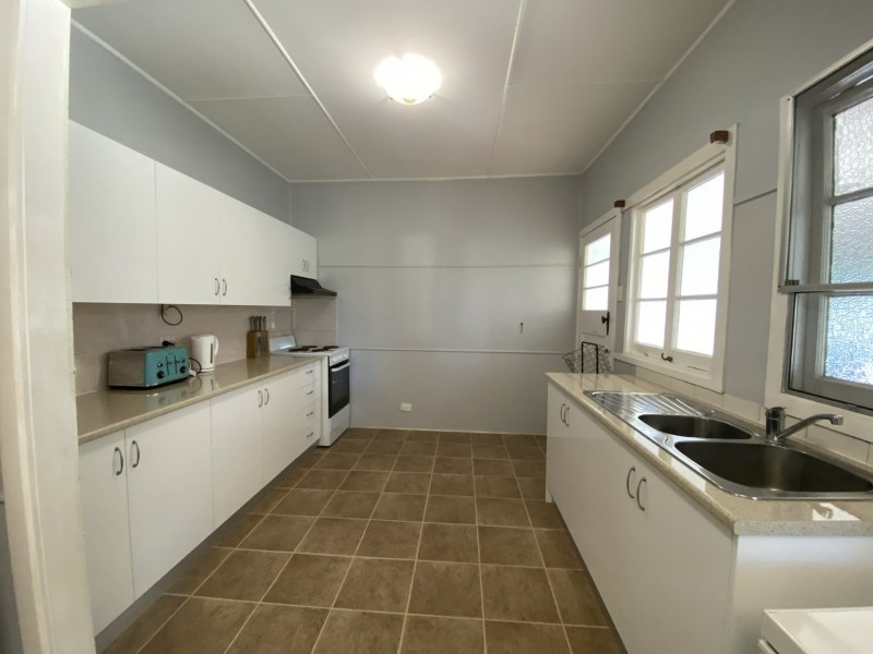 33 Burrows Street, Moore QLD 4306