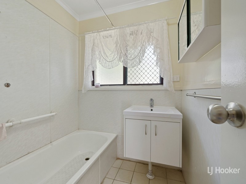 42 Dingyarra Street, Toogoolawah QLD 4313