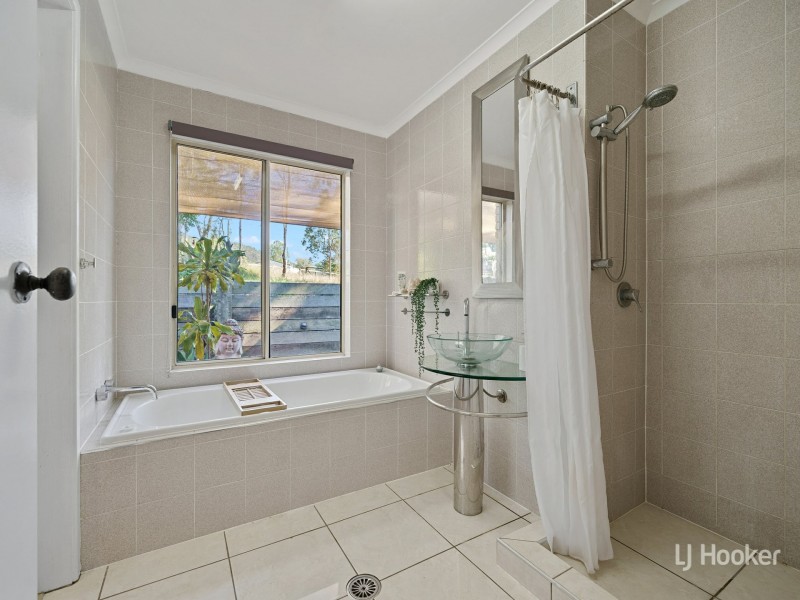 24 William Street, Linville QLD 4306