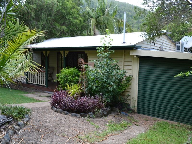 5 Gipps street, Somerset Dam QLD 4312