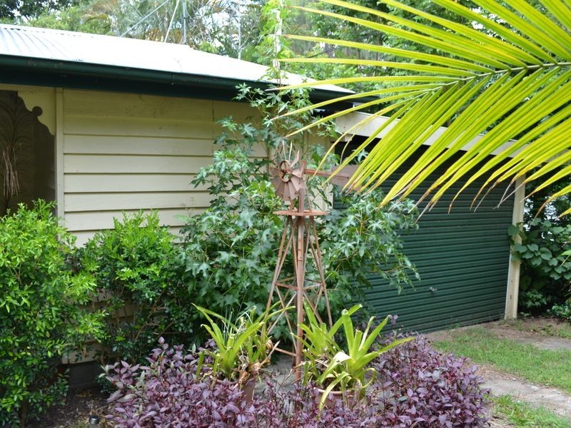 5 Gipps street, Somerset Dam QLD 4312
