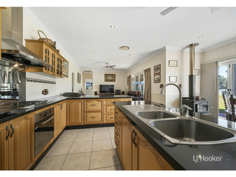 29 Essex Court, Mount Hallen QLD 4312