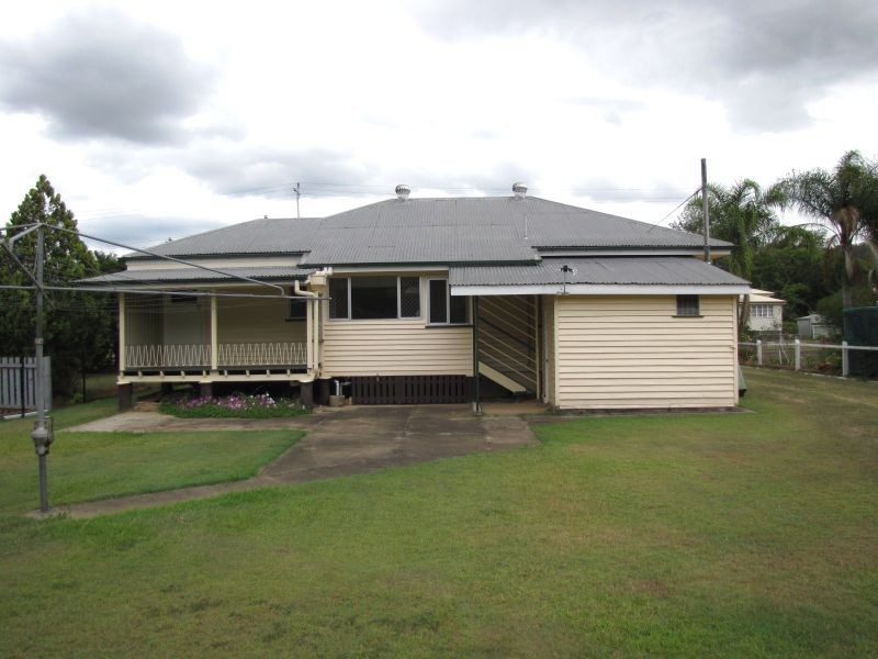15 Adelaide, Esk QLD 4312