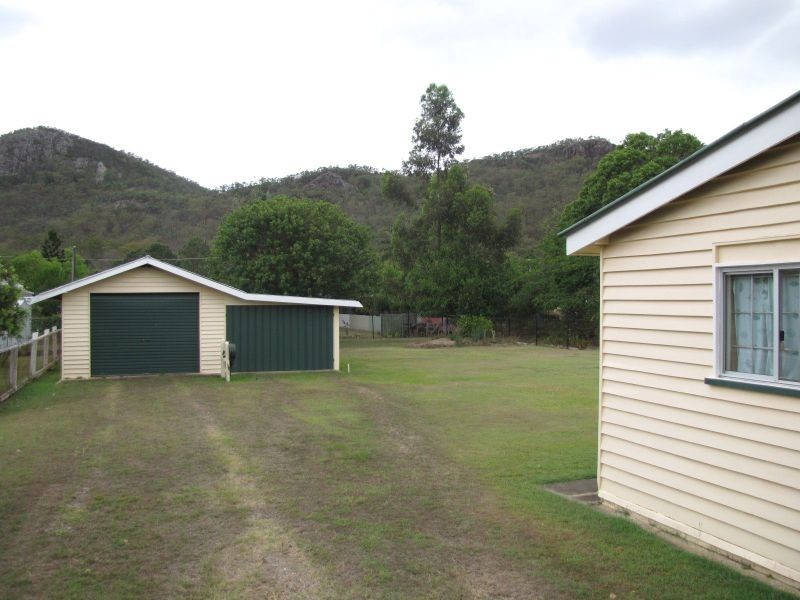 15 Adelaide, Esk QLD 4312