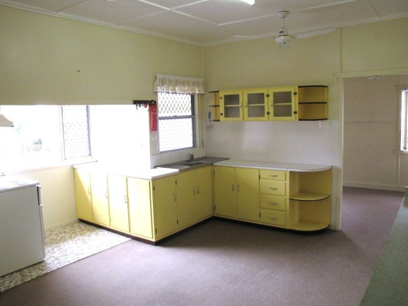 15 Adelaide, Esk QLD 4312